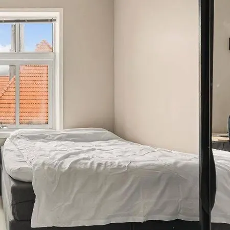 Apartment Newly Renovated Centrally Located In *