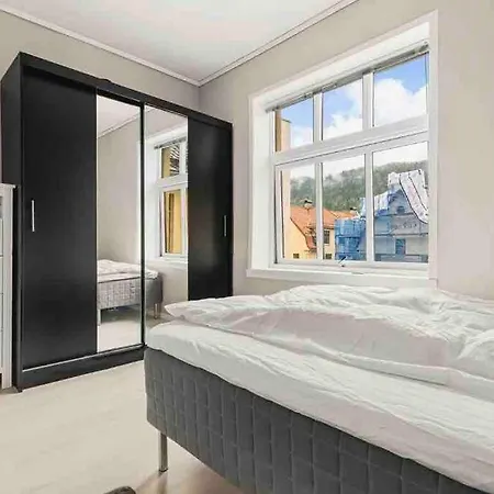 Apartment Newly Renovated Centrally Located In Bergen