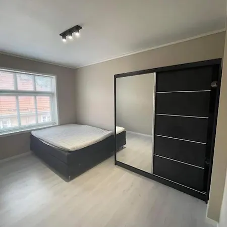 Newly Renovated Centrally Located In Apartment *