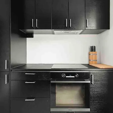 Newly Renovated Centrally Located In Apartment